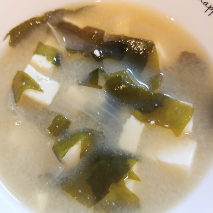 玉ねぎ入り 豆腐とわかめのお味噌汁 レシピ 作り方 By Happy Time 楽天レシピ 玉ねぎ入り 豆腐とわかめのお味噌汁 レシピ 作り方 By Happy Time 楽天レシピ